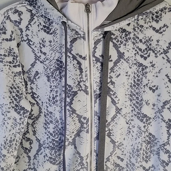 Cozy soft snakeskin lounge set - Picture 2 of 13